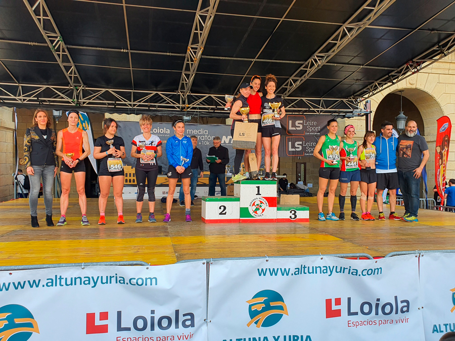 media chicas podium